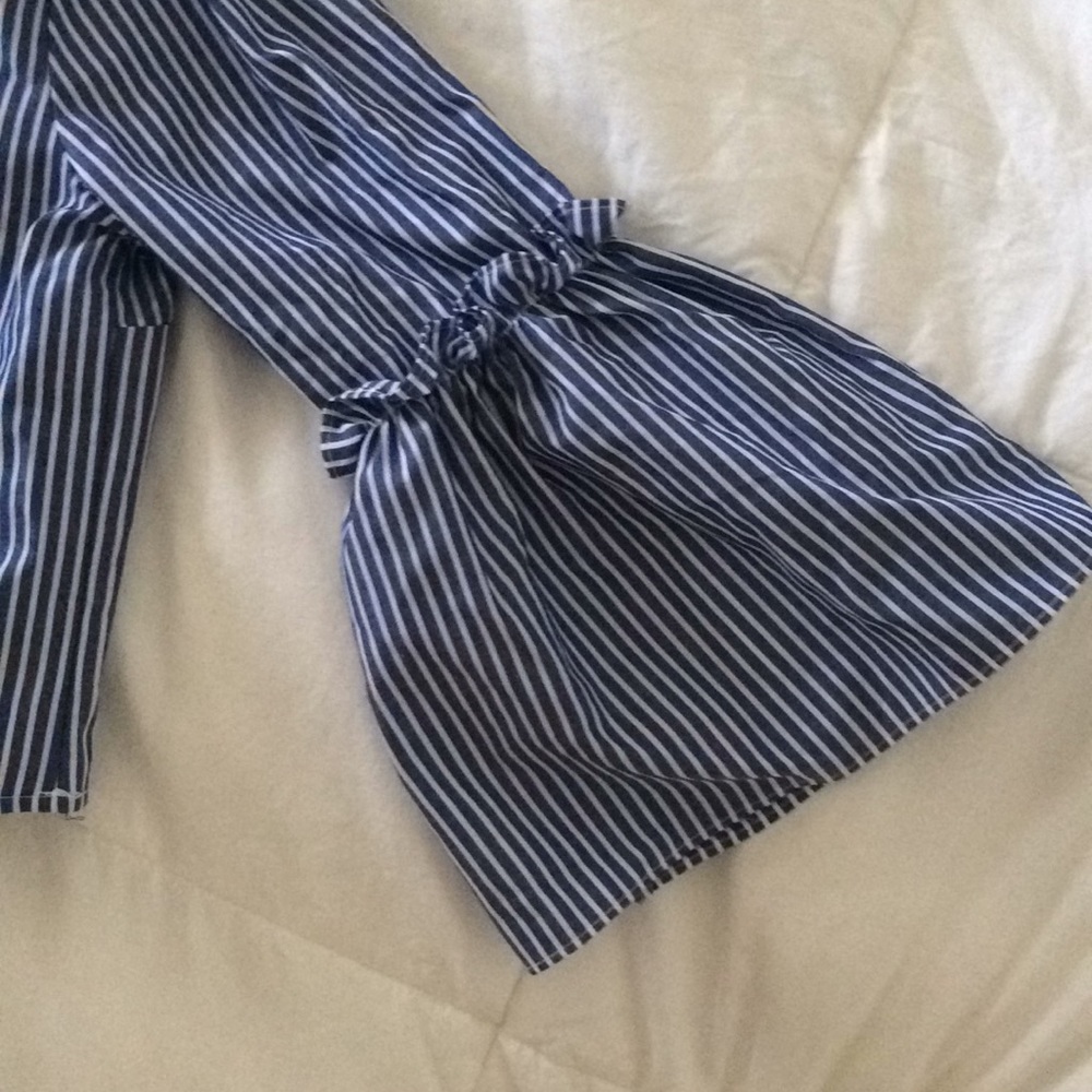 Top - Picture 2 of 3